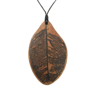 Bluebottle-Art_Pendant-leaf-print-mango-wood